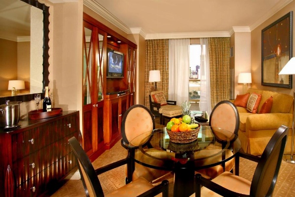 Luxury Suites International at The Signature image 12