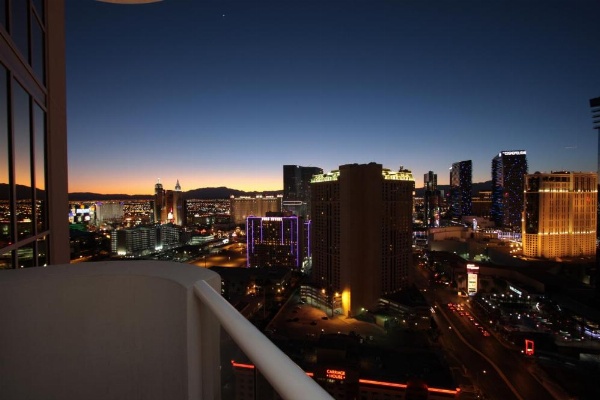 Luxury Suites International at The Signature image 13