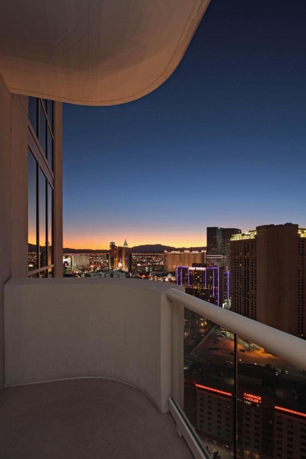 Luxury Suites International at The Signature image 24